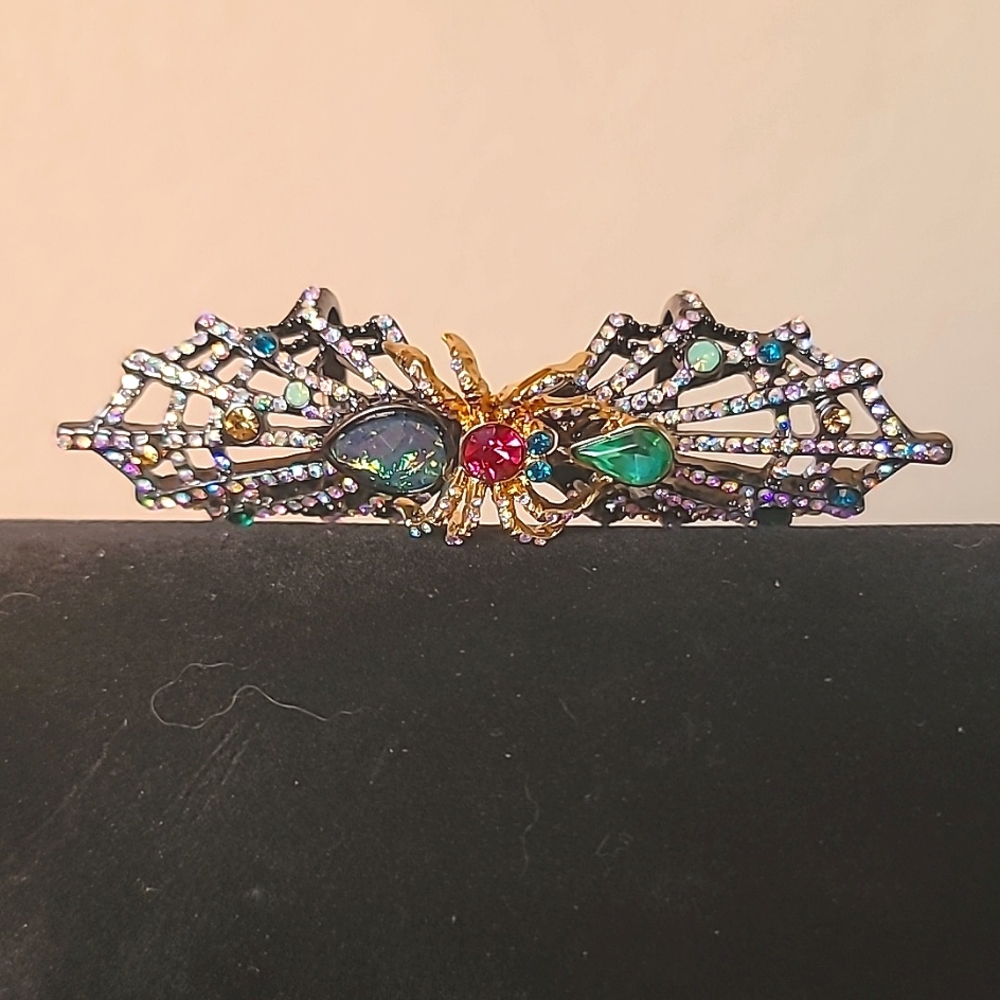 New! BETSEY JOHNSON All Hallows Collection Crystal Spider Hinged Ring. 7 - Picture 4 of 12